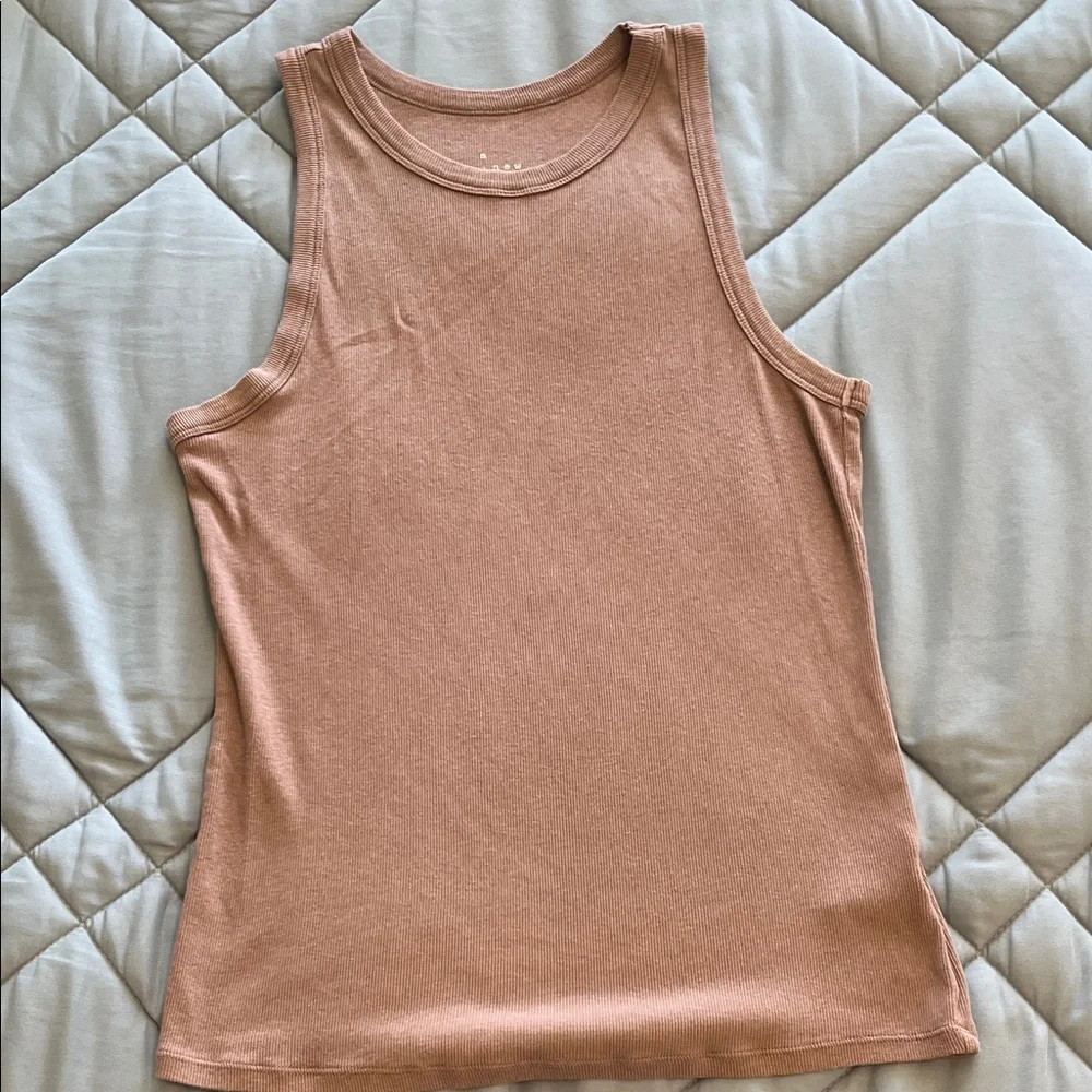 Lot of a new day layering tanks - Picture 5 of 15